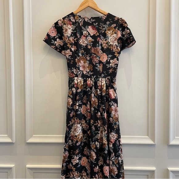 ⭐️Floral Wrap Maxi Dress - Picture 4 of 4